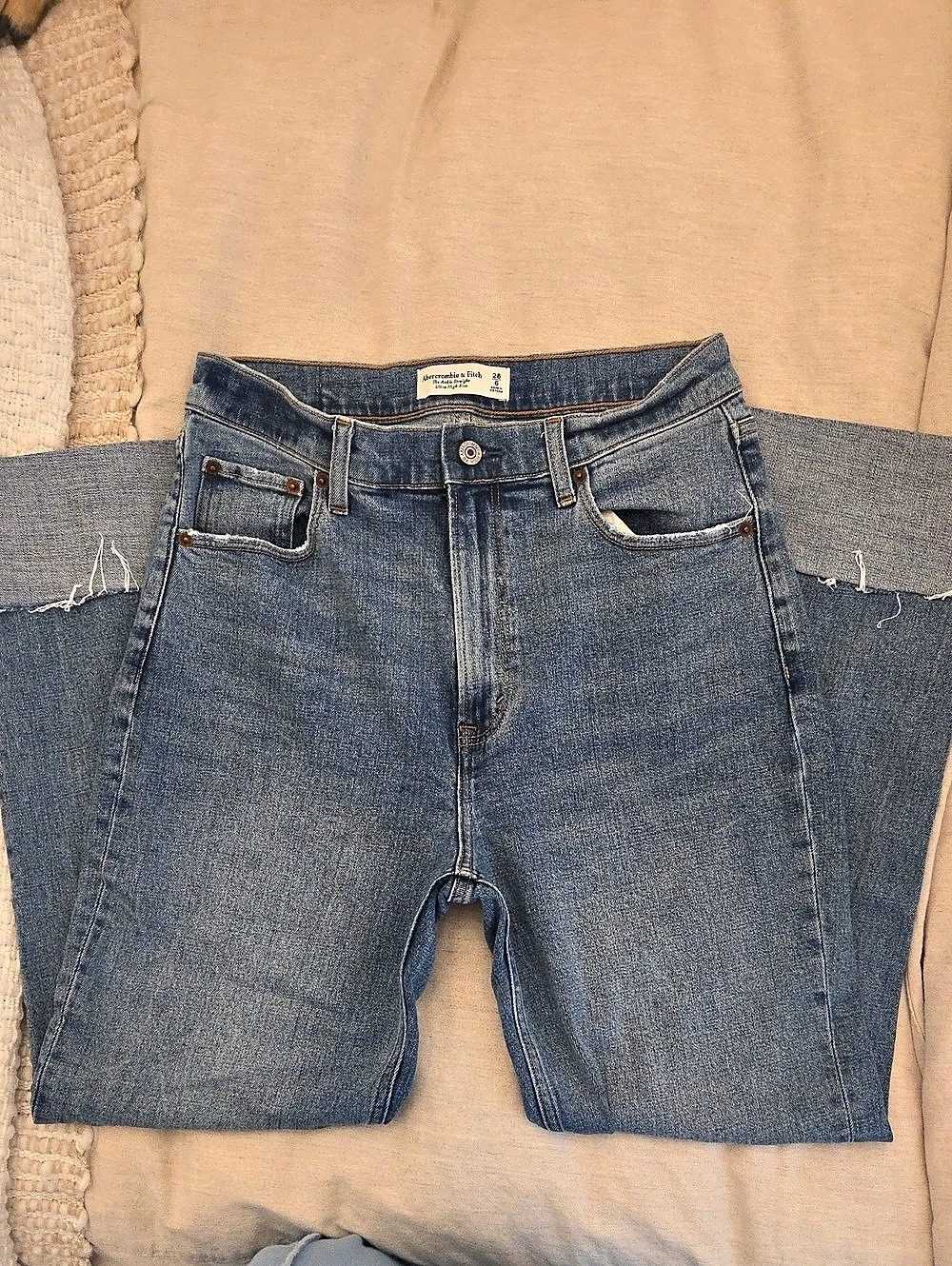 Abercrombie & Fitch Ankle Straight Ultra High Rise Straight Leg Jeans Size 28/6